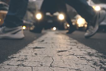 persona-ciudad-difuminar-gente-adulto
